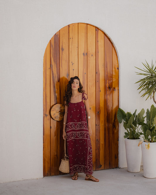 Vestido Bordo 2 em 1